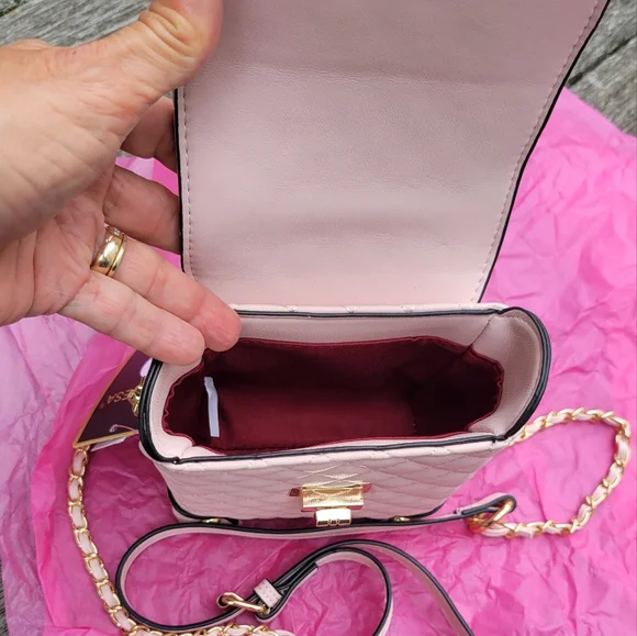 NWT Vegan Leather Crossbody Handbag - Picture 3 of 6